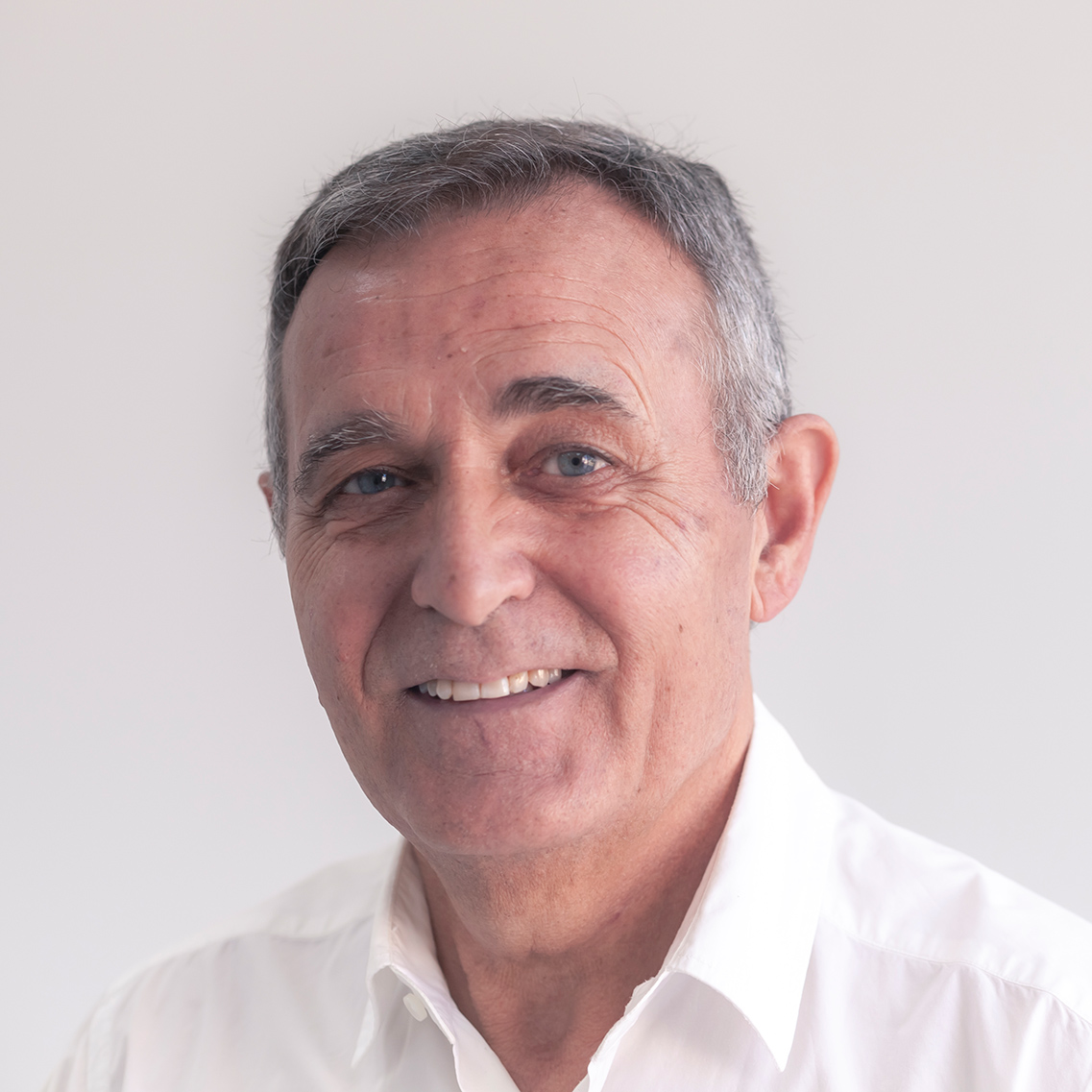 francisco segado foto perfil cerca sonrisa arquitecto técnico