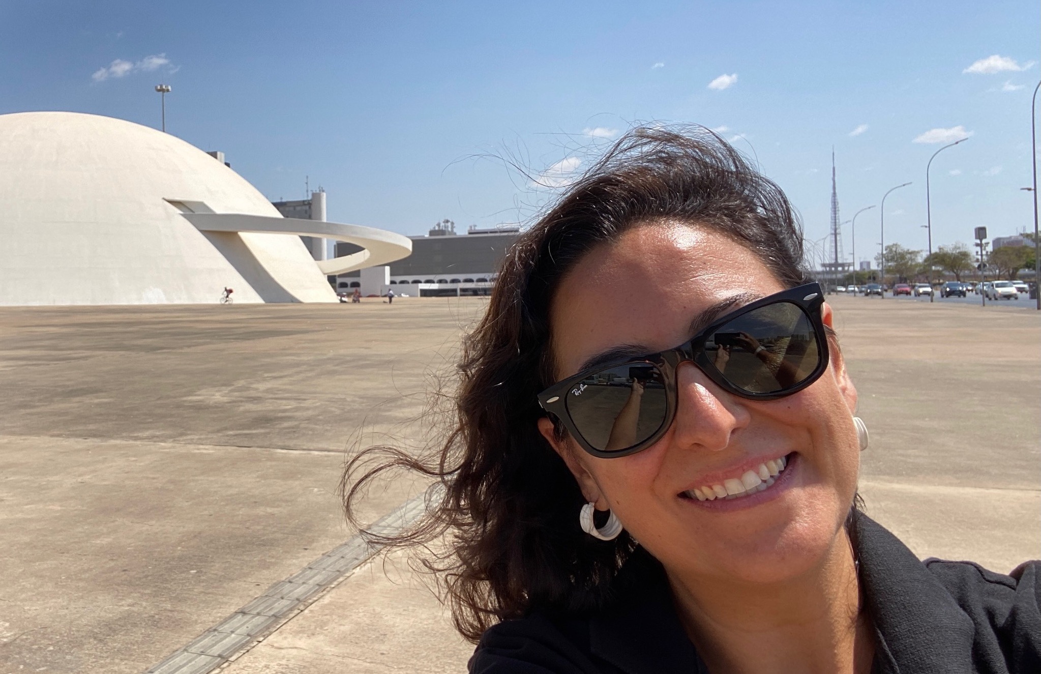 brasilia niemeyer arquitectura viajes cúpula blanca rosario segado sonrisa gafas sol
