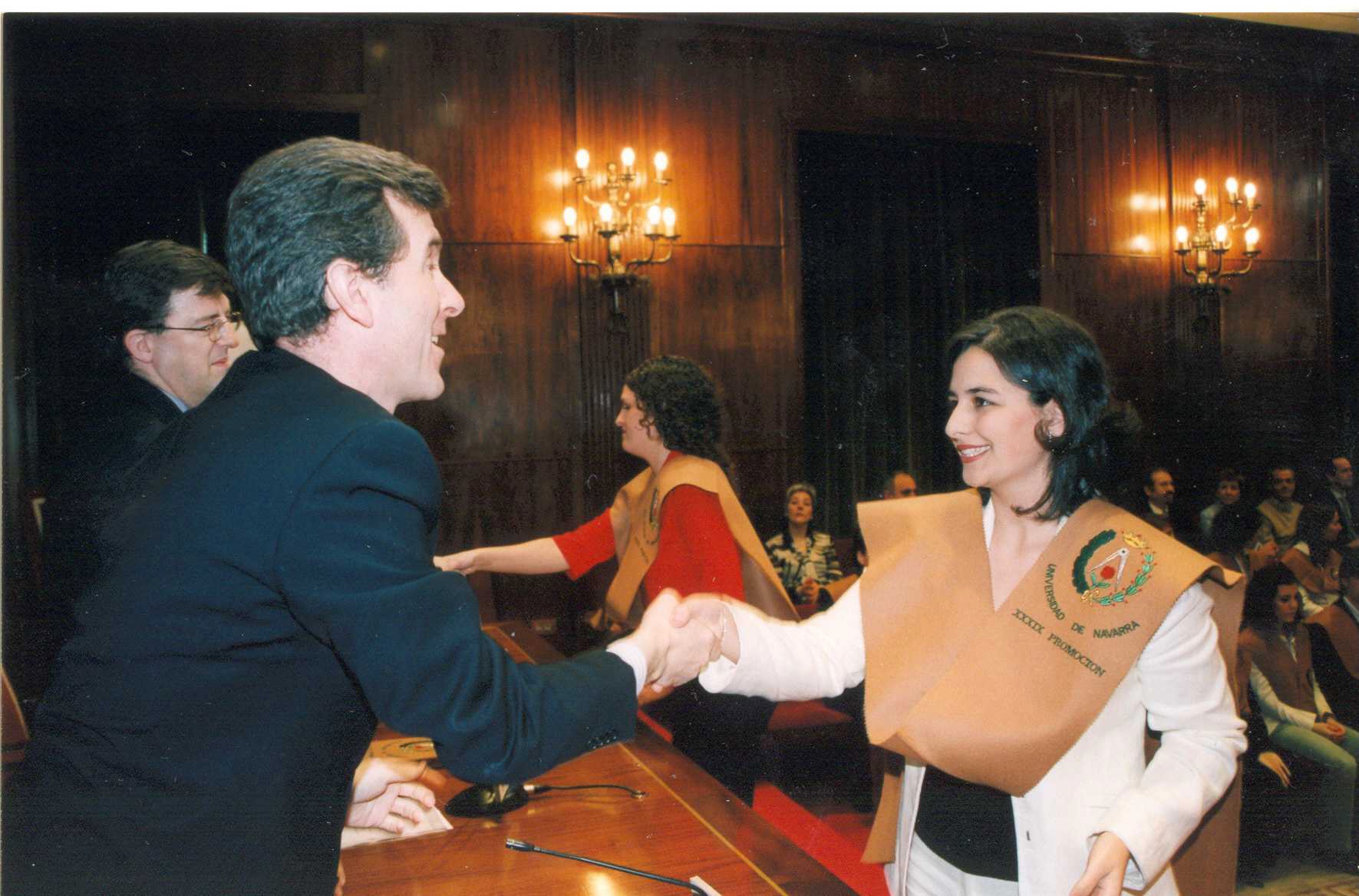 rosario segado biografía becas universidad navarra arquitectura entrega diploma pamplona