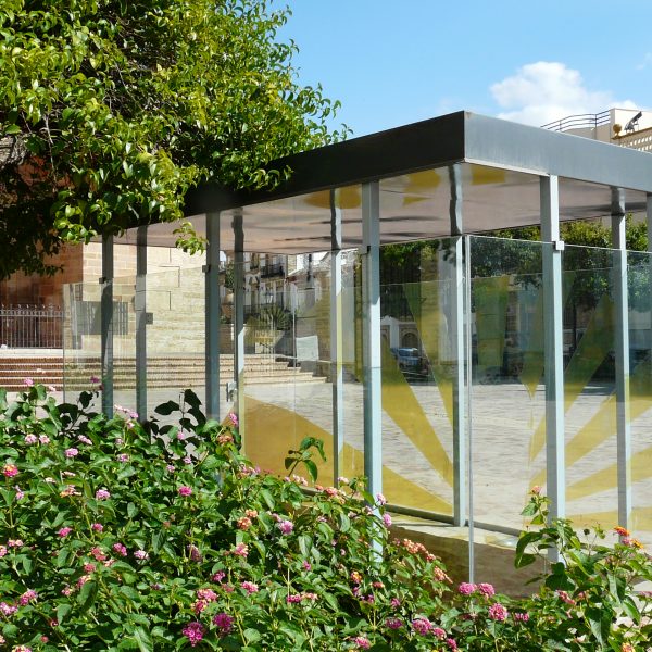 segado arquitectos acceso refugio guerra civil arjonilla pabellón metal vidrio integración entorno