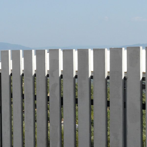 Edificio industrial en olivar de arjonilla jaén VMV segado arquitectos fachada placas prefabricadas hormigón