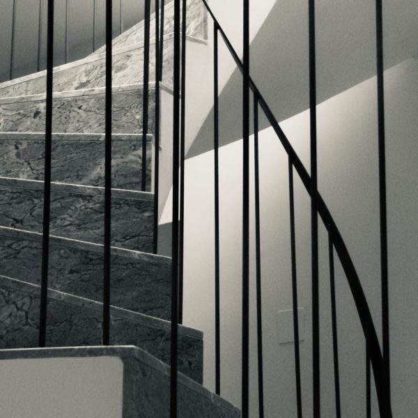 diseño vivienda unifamiliar casa segado arquitectos interior escalera caracol detalle luz