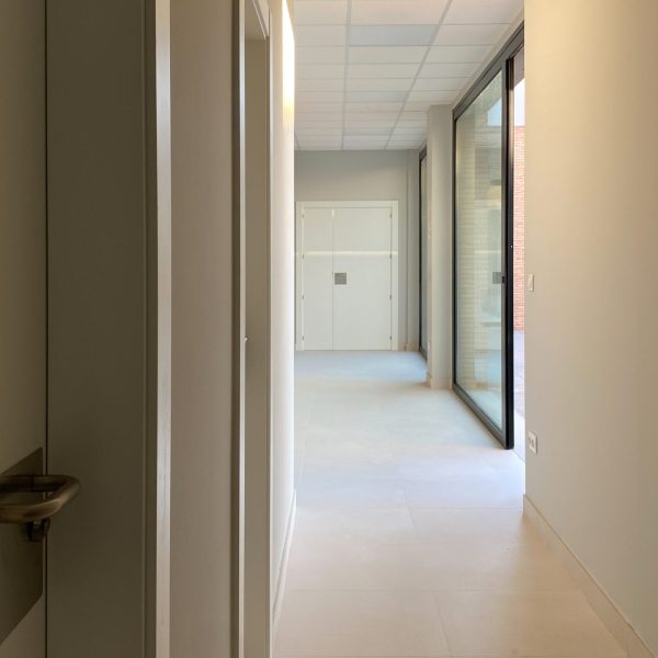 arjonilla centro sociocultural segado arquitectos diseño fachada plaza acceso día ladrillo visto cristaleras