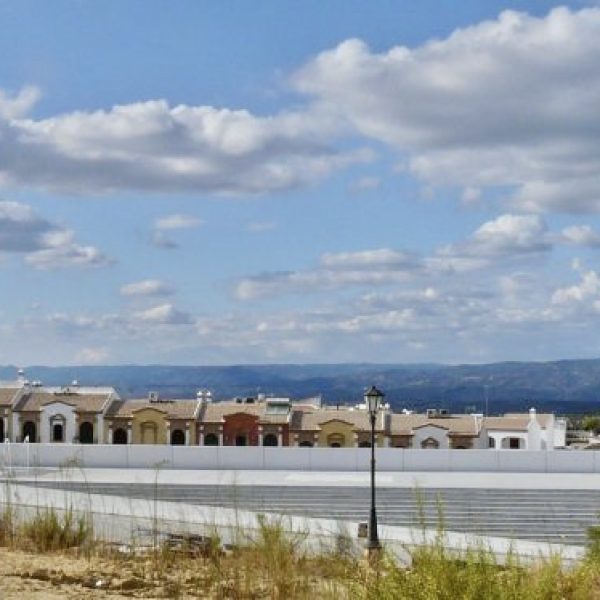 segado arquitectos plaza cantarerías avenida madrid desnivel escaleras rampa paisaje