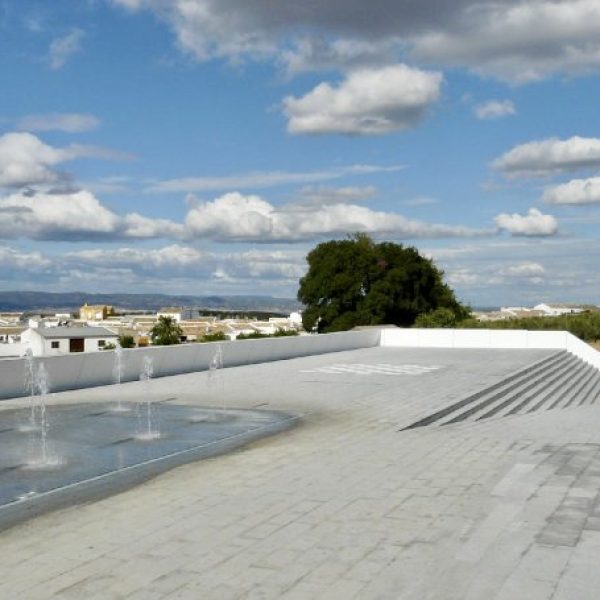 segado arquitectos plaza cantarerías avenida madrid desnivel escaleras rampa paisaje fuente