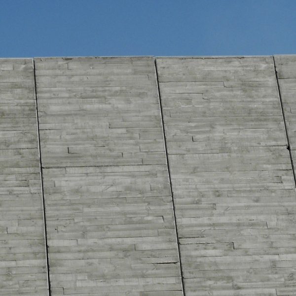 segado arquitectos plaza cantarerías avenida madrid desnivel placas hormigón prefabricado textura madera arjonilla jaén